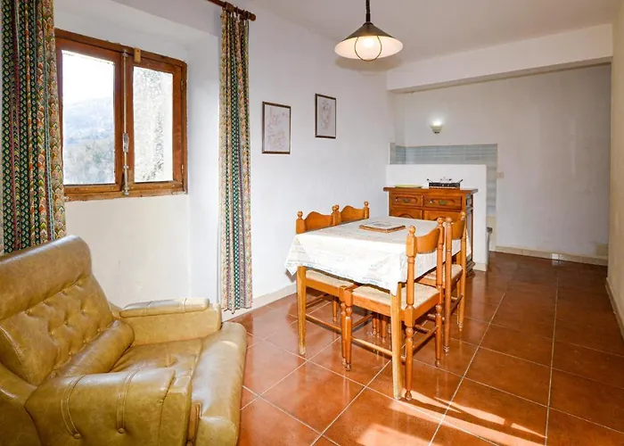 Apartment Gorgeous In Carcheto Brustico