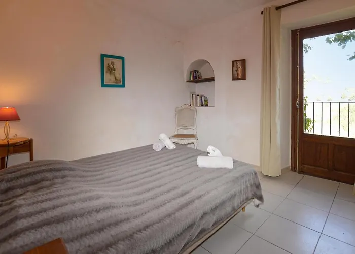 Apartment Gorgeous In Carcheto Brustico Stazzona